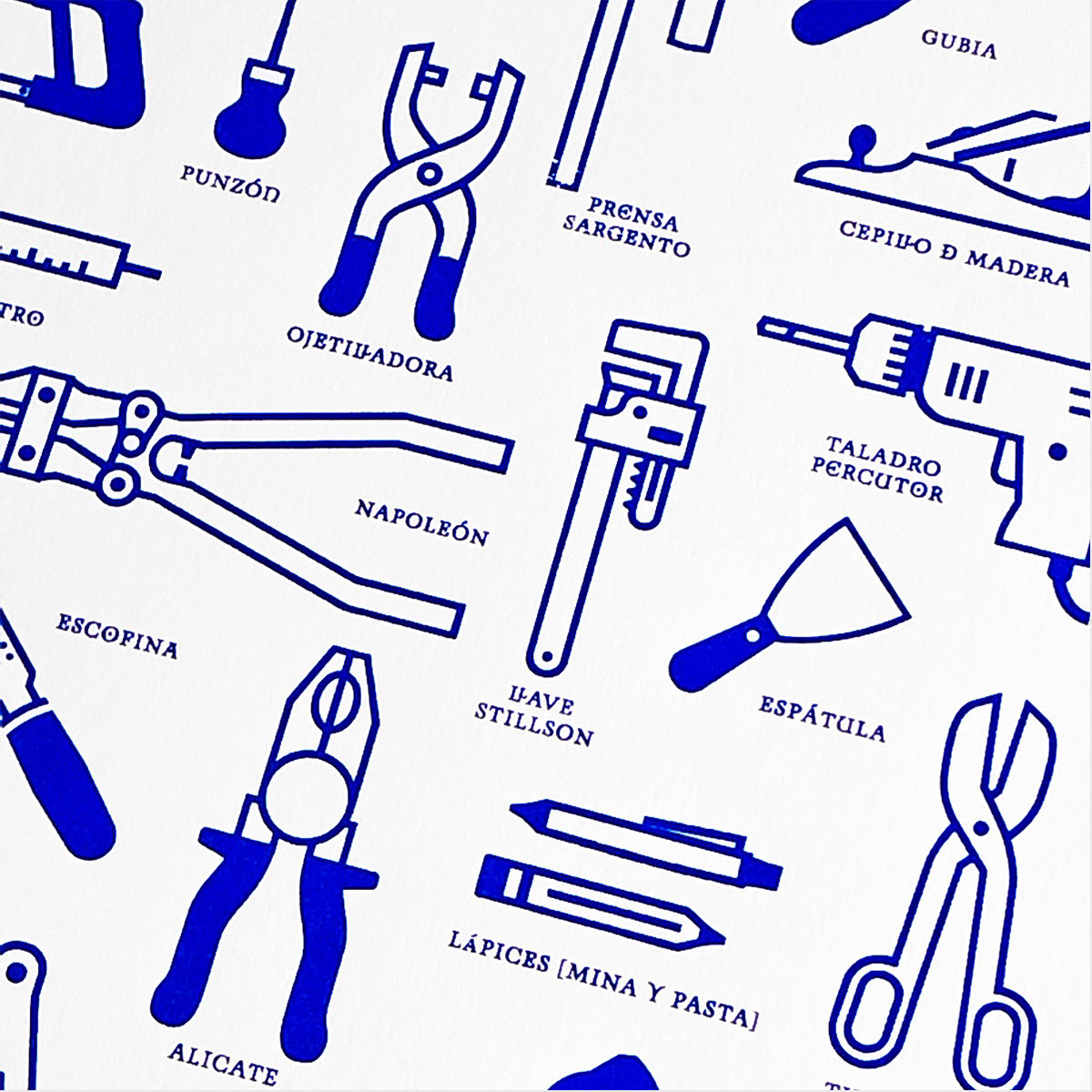 Cincuenta herramientas en un taller